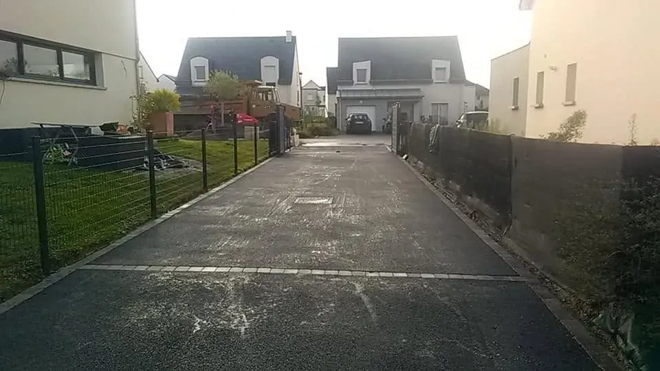 Enrobé et revêtement routier près de Dinan